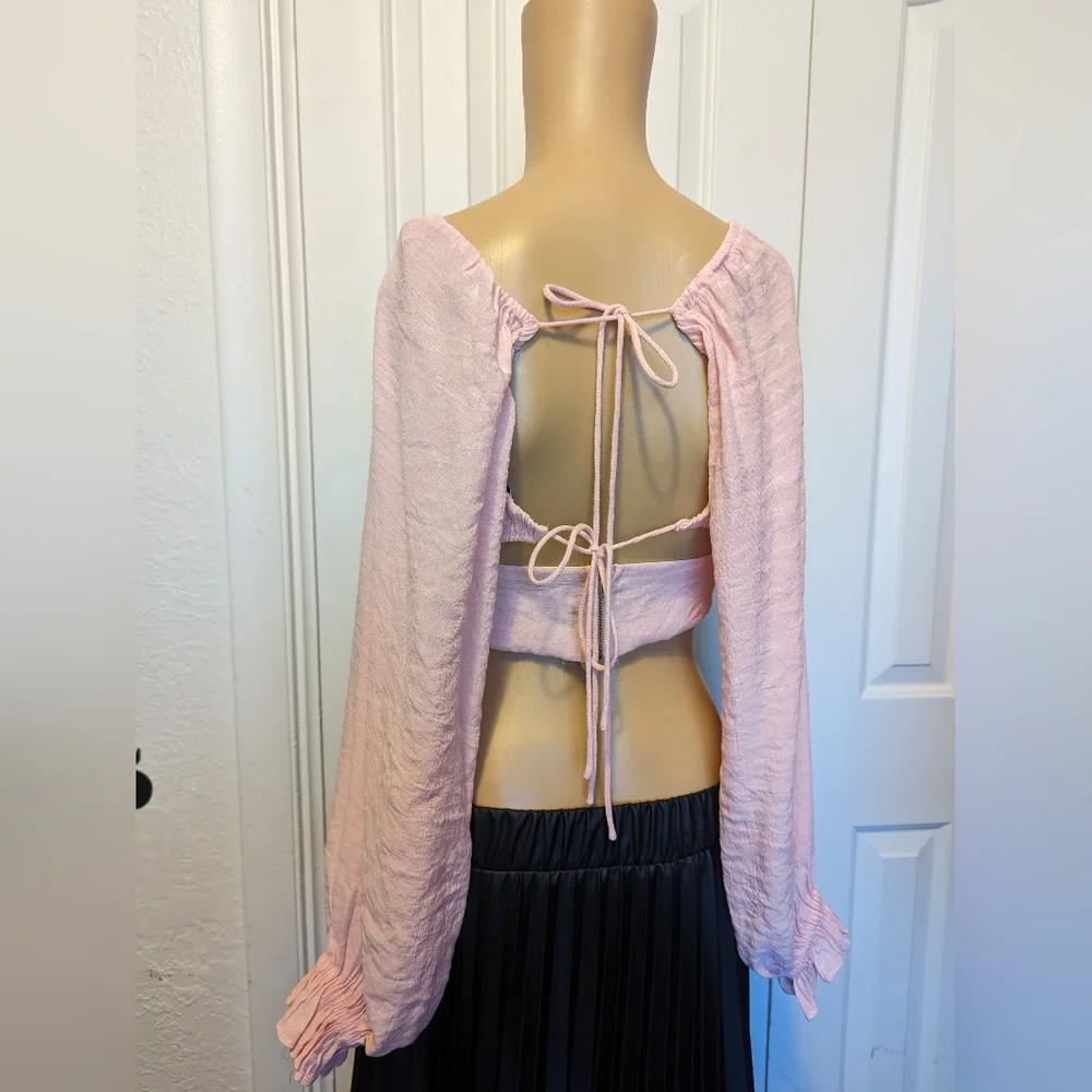 Princess Polly Puffy Sleeved Crop Top with Open Back Size 4.